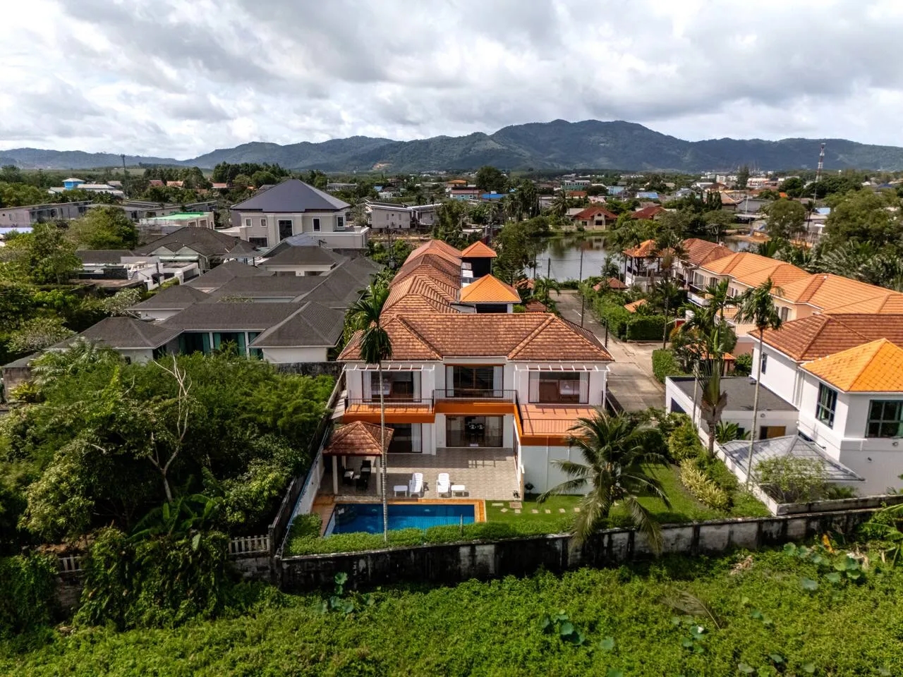 Villa Elara Bang Tao 3br | pool | east residence 5
