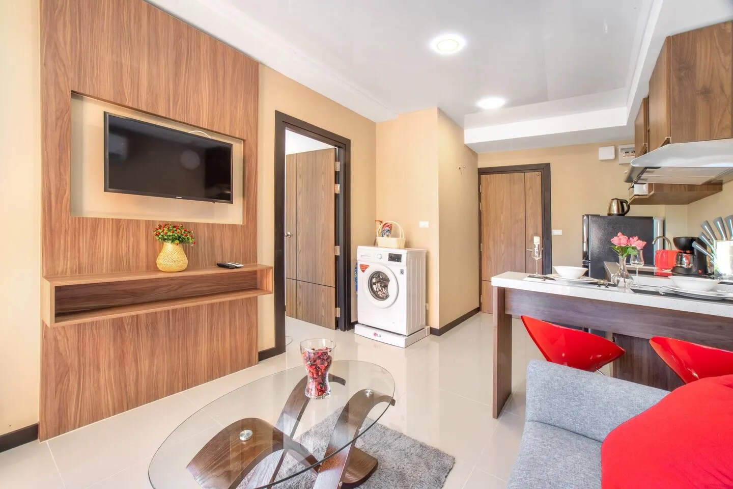 Mira Condo 1br | Pool view | nbc nai harn 4