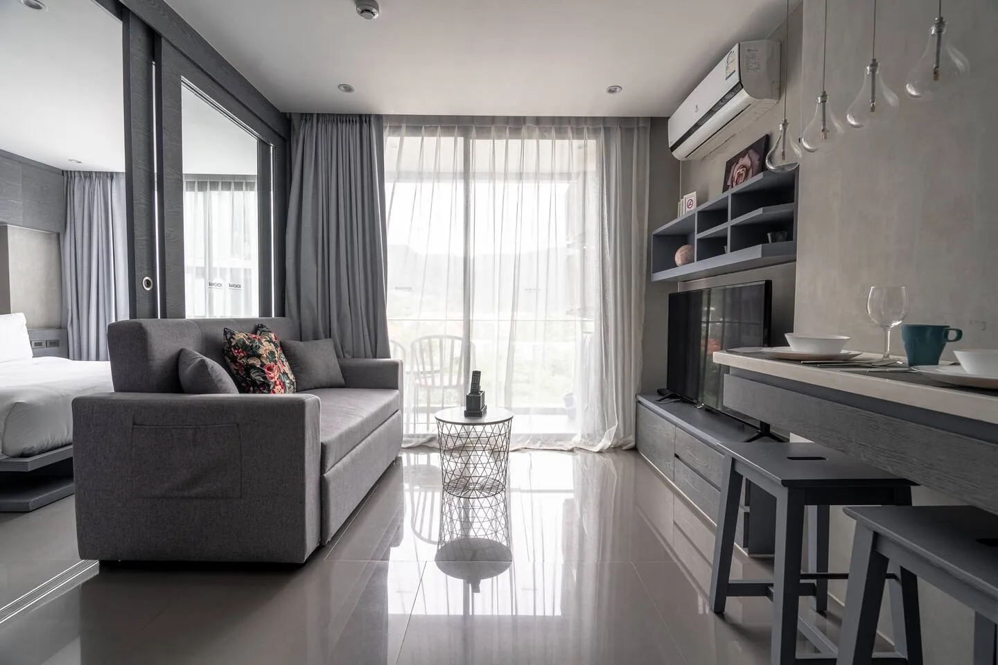 Suite Breeze 1br | rooftop pool view | Citygate 5