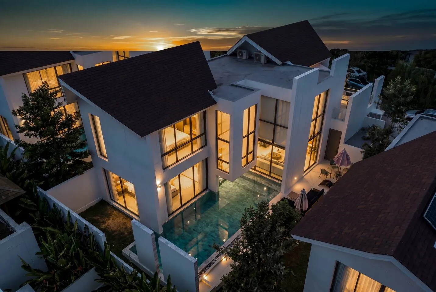 New Luxurious Villa 3 Br with private pool bangtao 2
