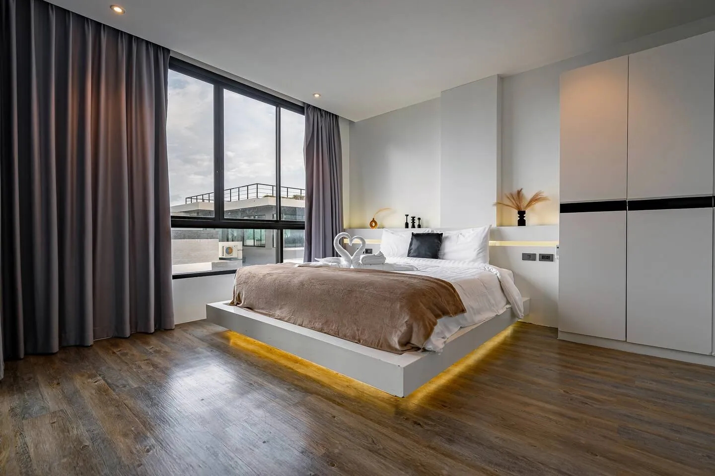 Suite Lumi 2br | Rooftop pool | relife nai harn 2