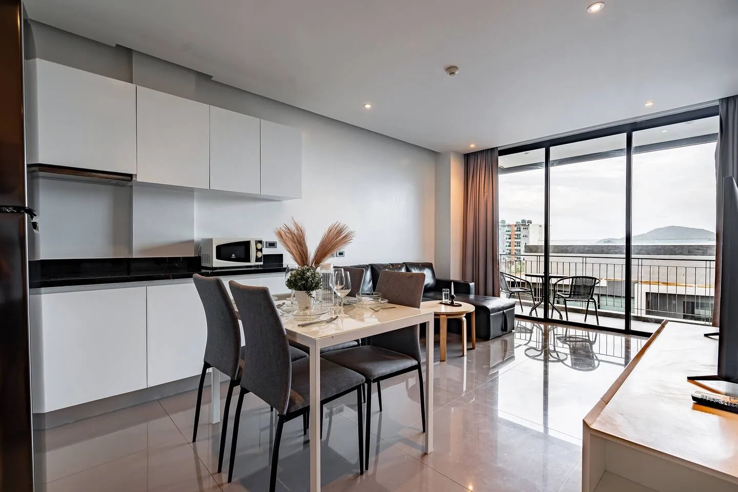 Suite Lumi 2br | Rooftop pool | relife nai harn 4