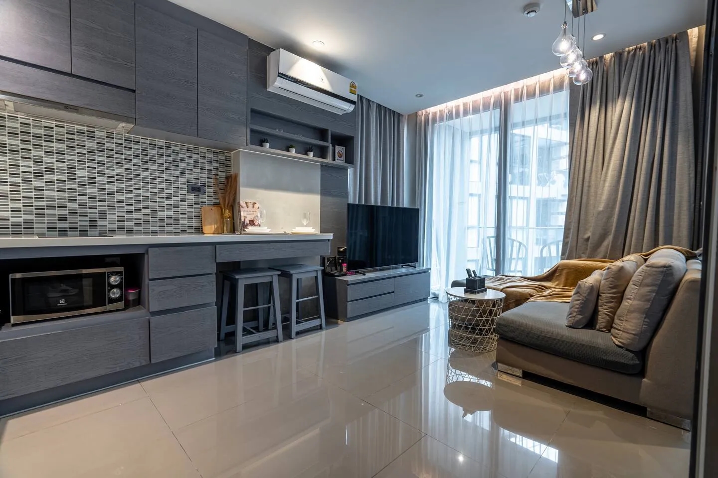Suite Tide 1br|gym & Rooftop bar | citygate kamala 4
