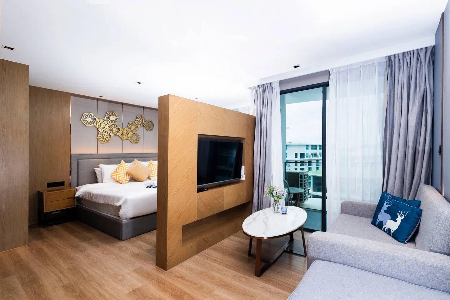 Suite Aura 1br | Pools|gyms & shuttle to nai harn 3