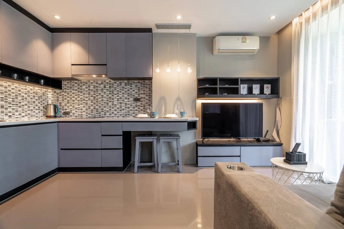 Suite Ruse 1br | rooftop pool view | Citygate Kama 4
