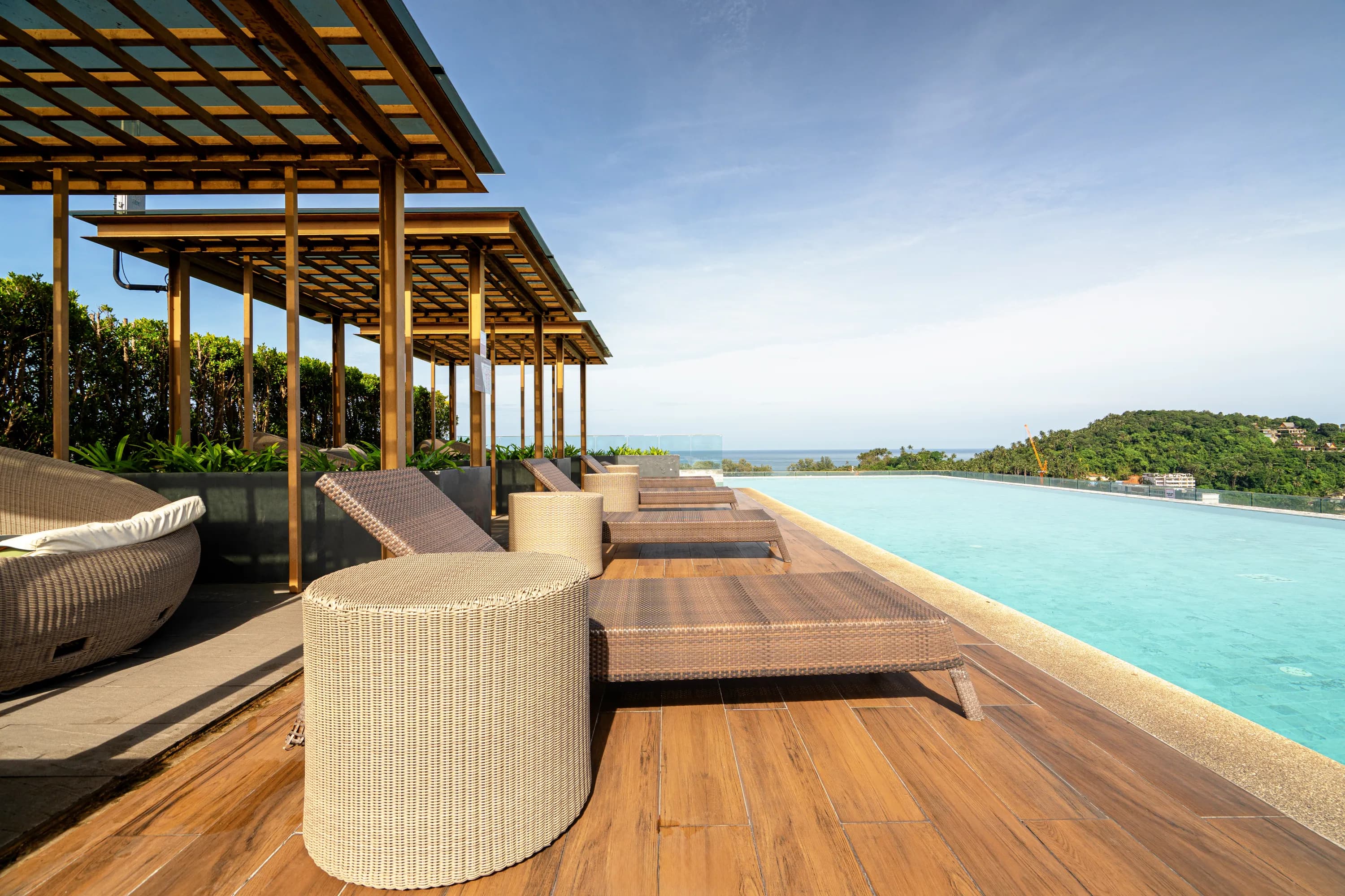 Suite Velora 1BR| Infinity Pool| Mida Grande Surin 2