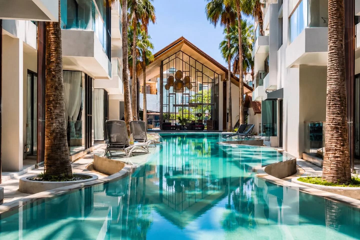 Suite Calypso 1BR| Palmyrah Surin 300m to Beach, фото 1