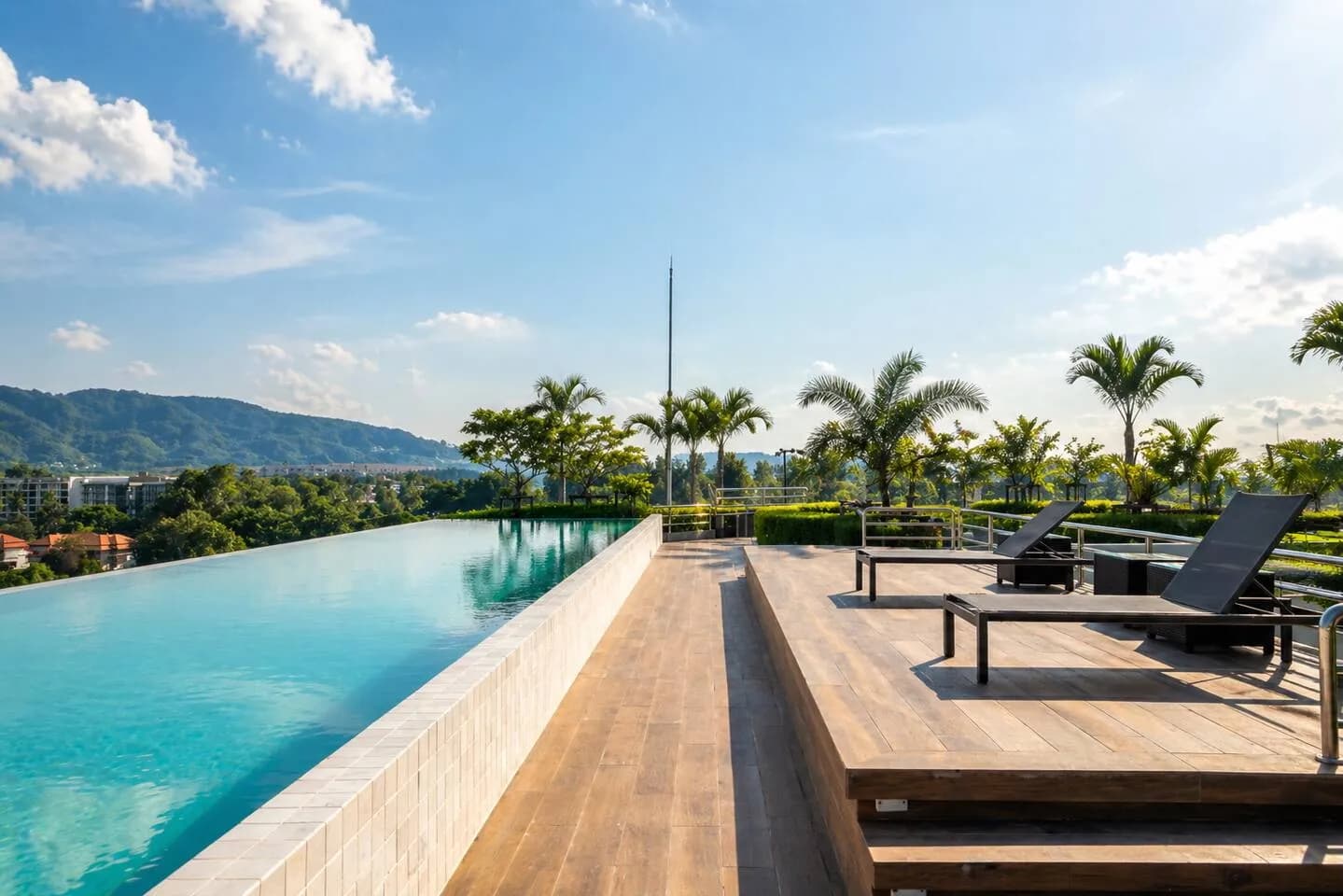 Luxury 2BR in Laguna - Golf View - Skypark Pool
