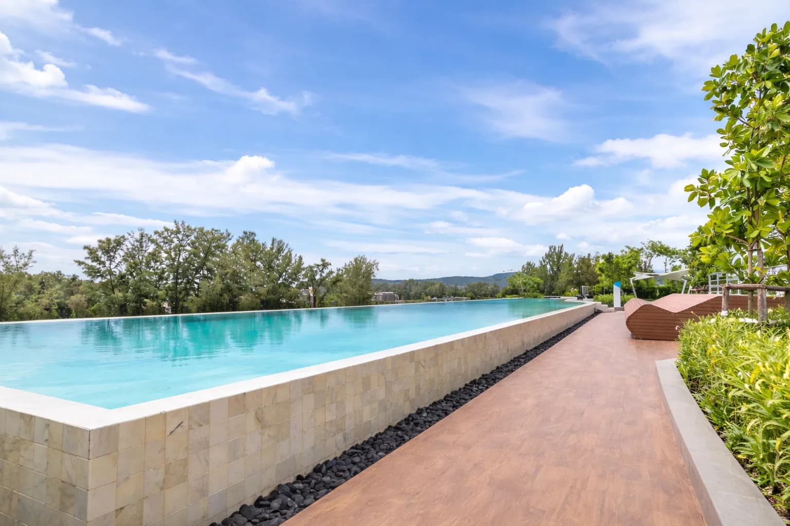 1BR Design Led•Rooftop Oasis in Skypark Laguna 1