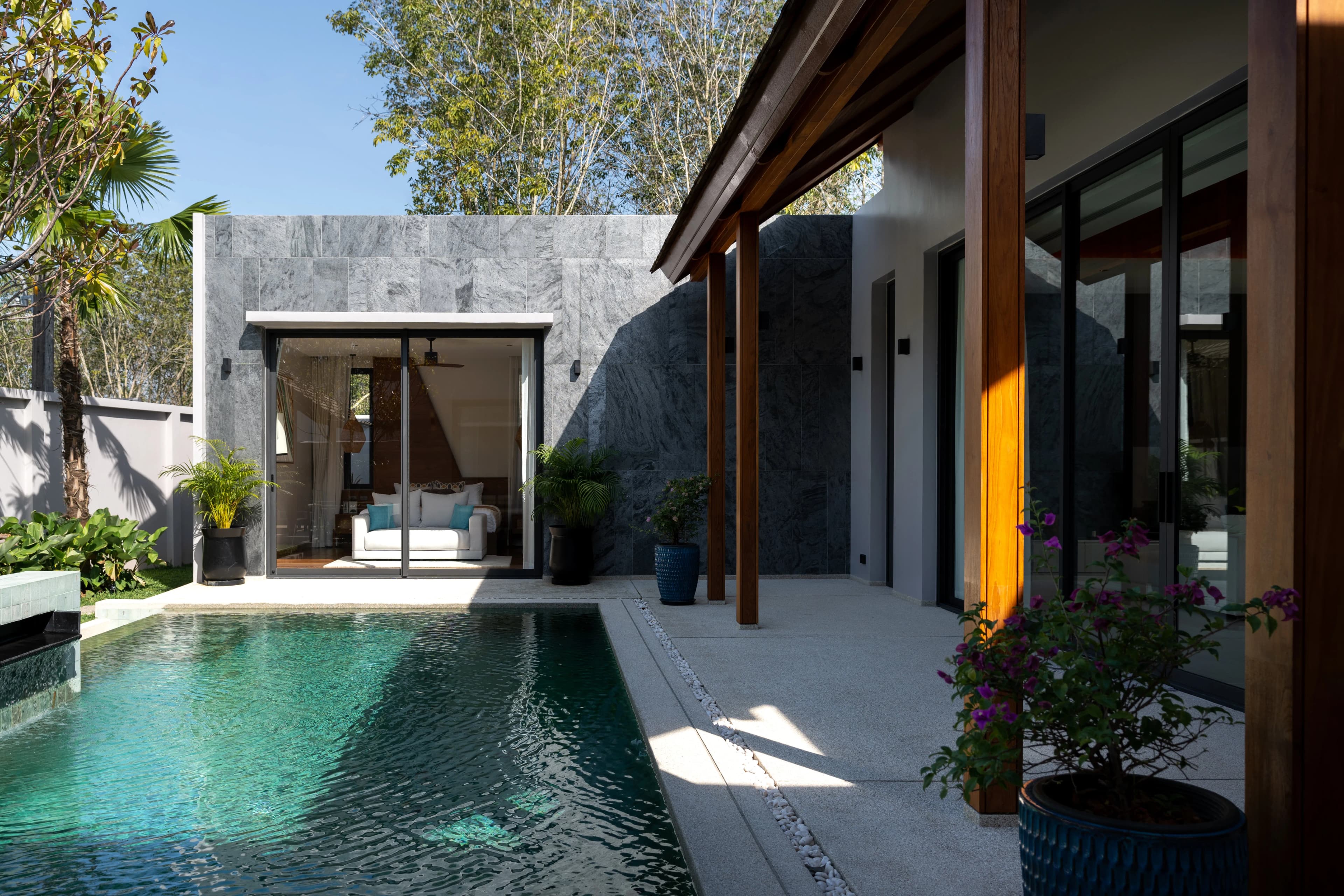 Bougainvillea Villa · V12 1